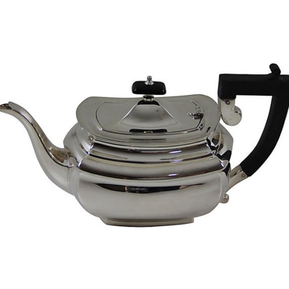 William Hutton & Sons 1890's English Silver Teapot - Picture 1 of 1